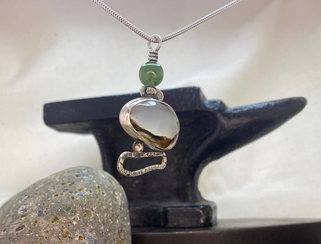 Pendant of Montana Agate, Jade and sterling silver - right side view