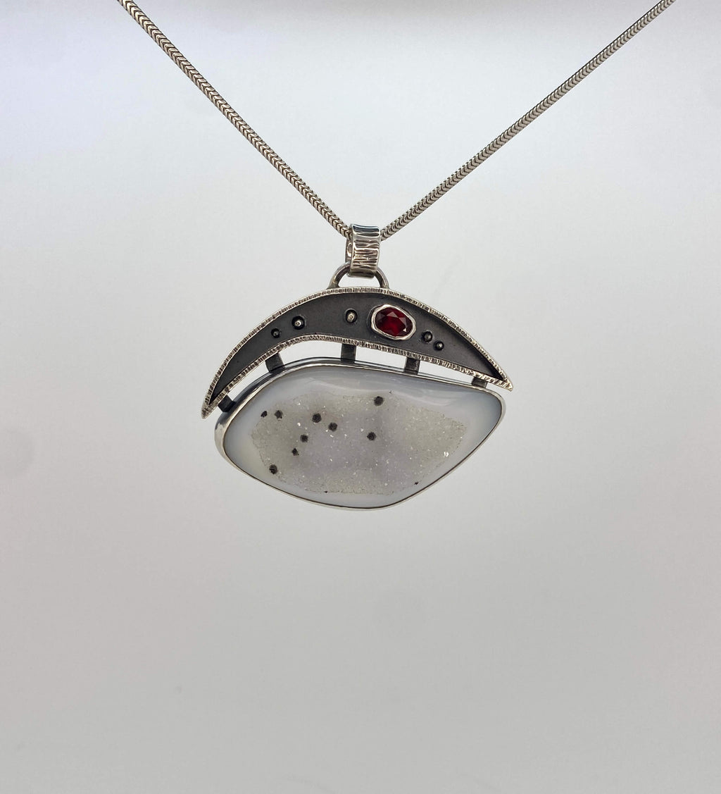 White druzy quartz with black spots and garnet_front view