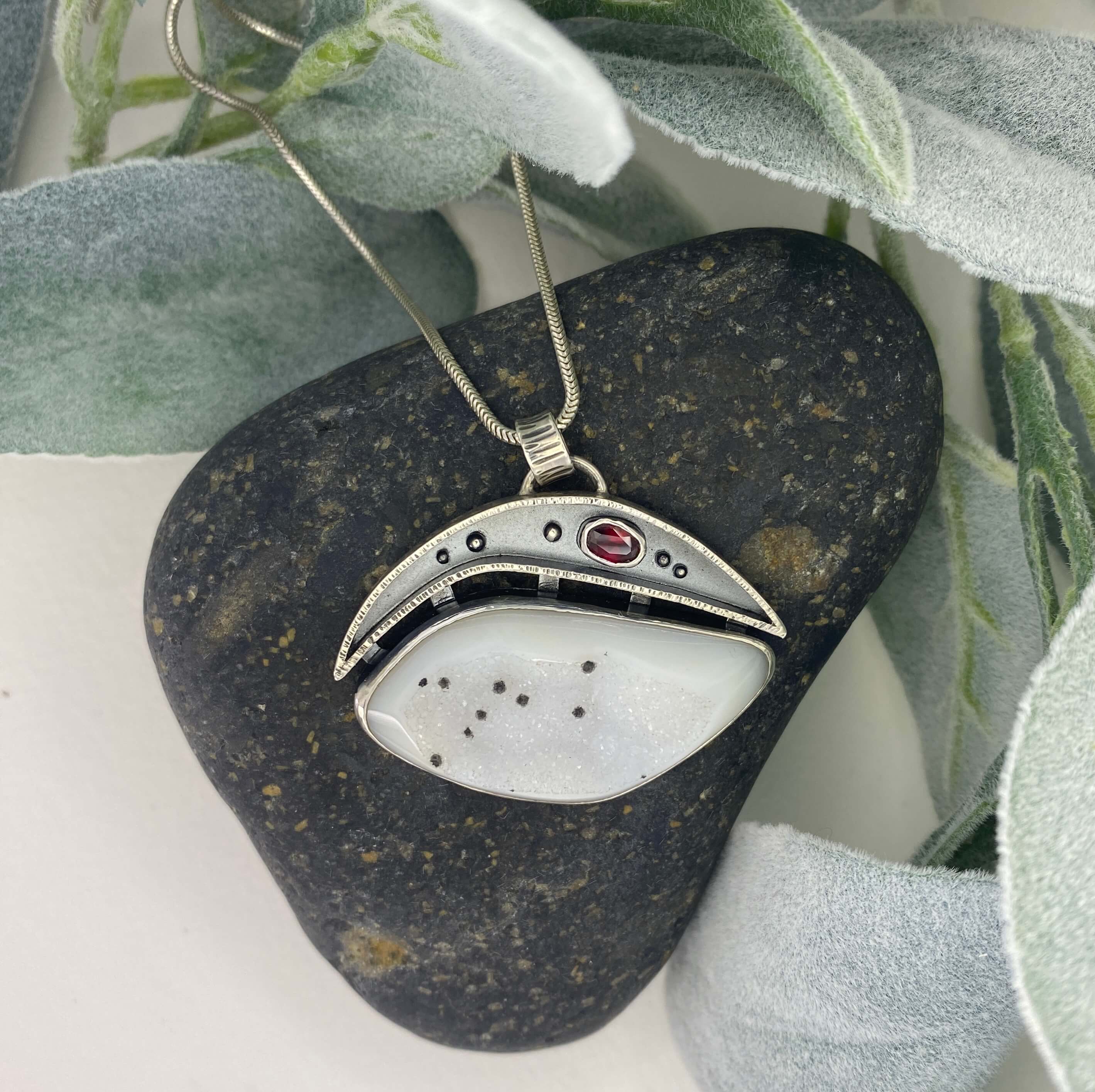 White druzy quartz with black spots and garnet_front view