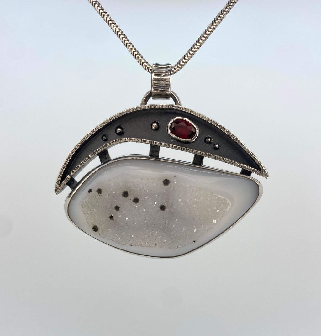 White druzy quartz with black spots and garnet_front view